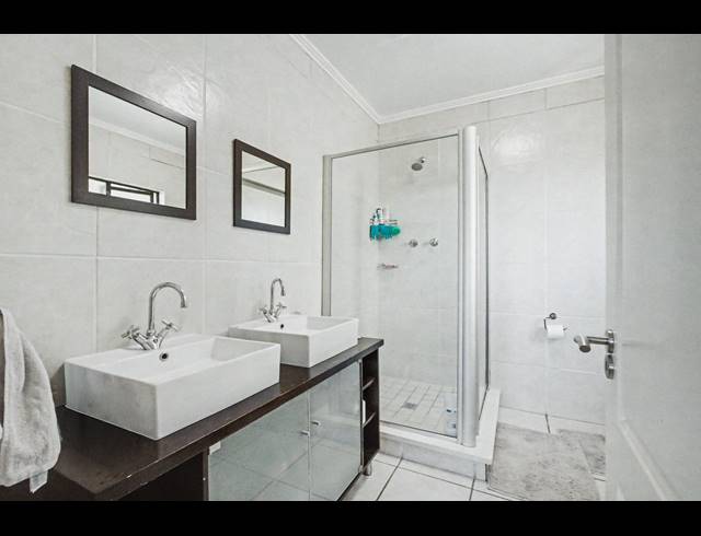 2 BEDROOM APARTMENT FOR SALE IN SUNNINGHILL